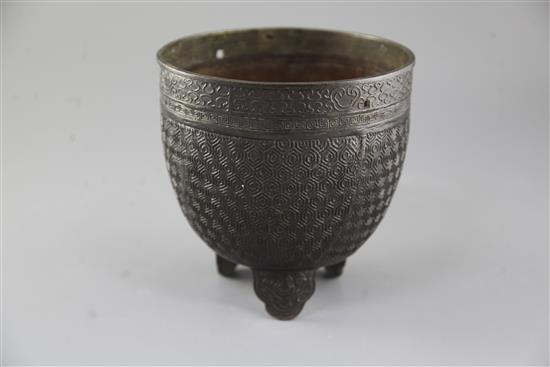 A Chinese bronze tripod vessel, 17th century, h. 18cm, handle lacking